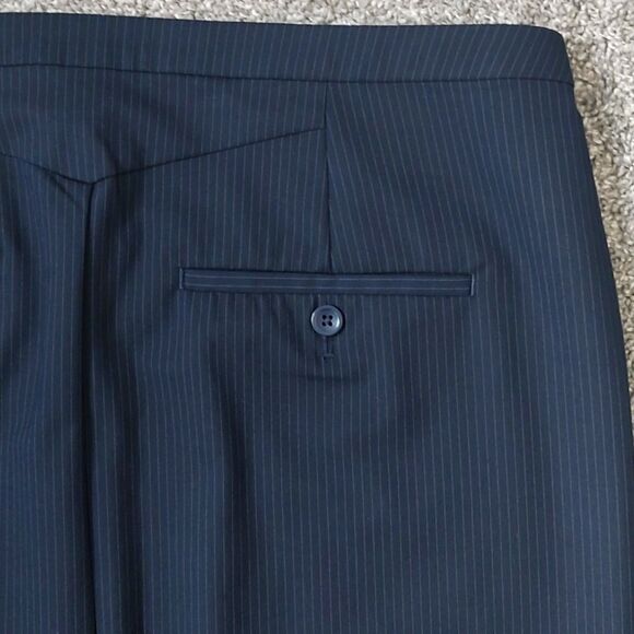 Like New Gap Size 6 Stretch Navy Pinstripe Pencil Skirt - Picture 4 of 7